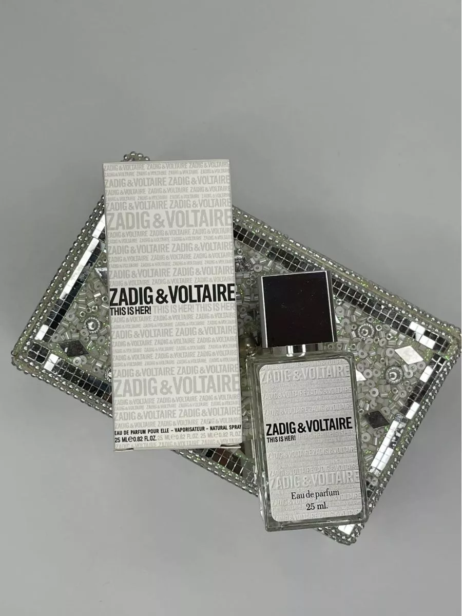Исходная фотография флакона и коробки Zadig & Voltaire на серебристом подносе
